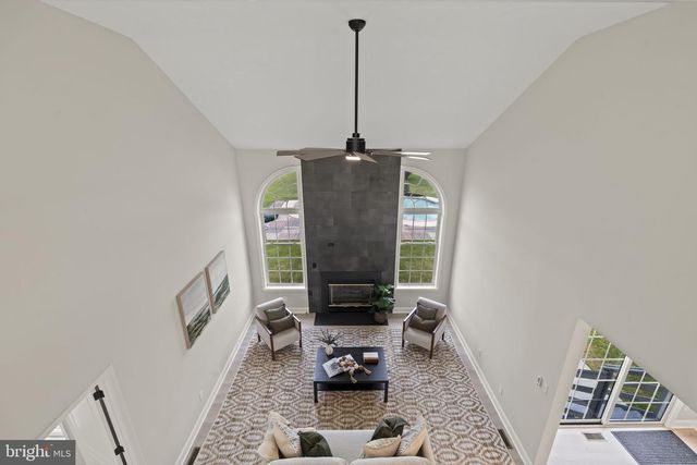 6 SKYLINE CIR, Sewell, NJ 08080
