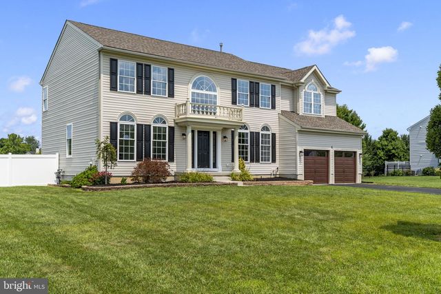 6 SKYLINE CIR, Sewell, NJ 08080