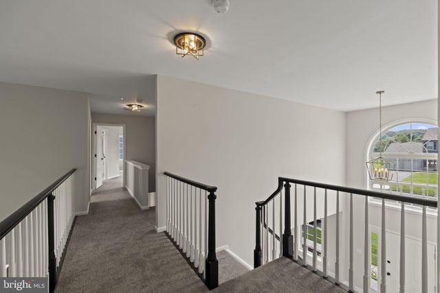 6 SKYLINE CIR, Sewell, NJ 08080