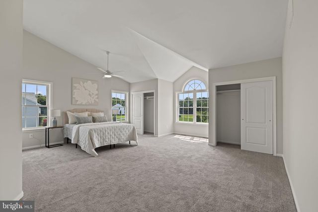 6 SKYLINE CIR, Sewell, NJ 08080