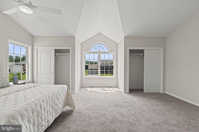 6 SKYLINE CIR, Sewell, NJ 08080