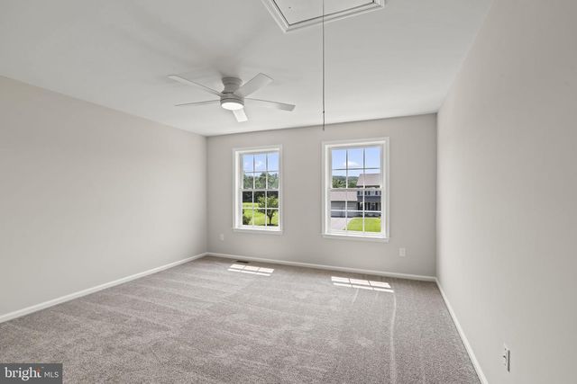 6 SKYLINE CIR, Sewell, NJ 08080