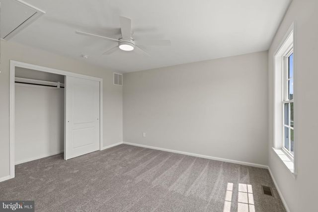 6 SKYLINE CIR, Sewell, NJ 08080
