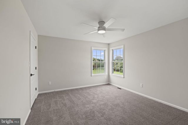 6 SKYLINE CIR, Sewell, NJ 08080