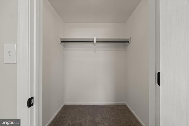 6 SKYLINE CIR, Sewell, NJ 08080