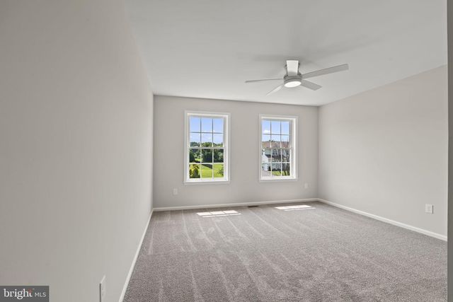 6 SKYLINE CIR, Sewell, NJ 08080
