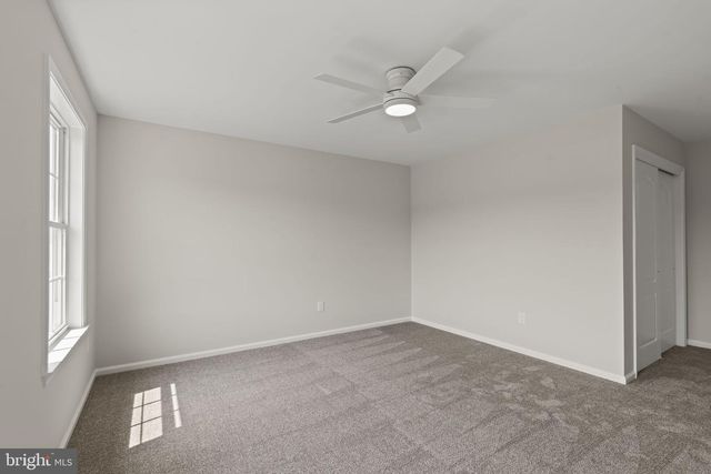 6 SKYLINE CIR, Sewell, NJ 08080
