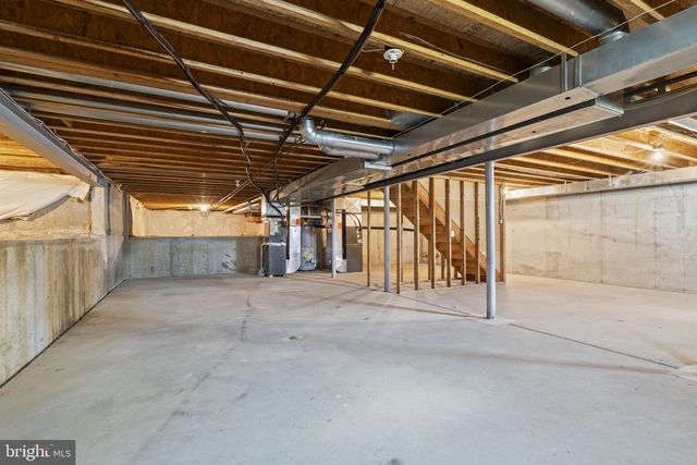 6 SKYLINE CIR, Sewell, NJ 08080