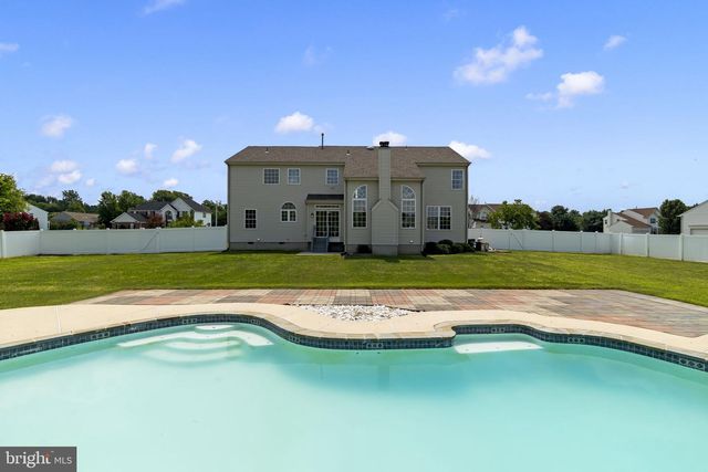 6 SKYLINE CIR, Sewell, NJ 08080