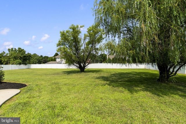 6 SKYLINE CIR, Sewell, NJ 08080