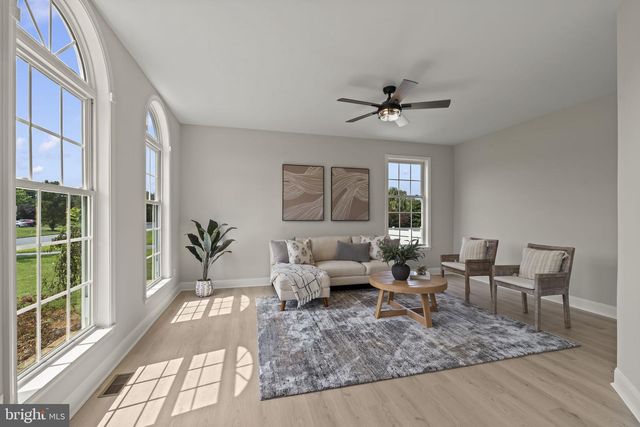 6 SKYLINE CIR, Sewell, NJ 08080