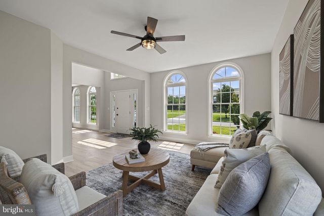 6 SKYLINE CIR, Sewell, NJ 08080