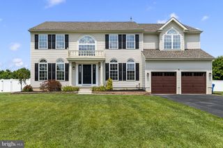 6 SKYLINE CIR, Sewell, NJ 08080