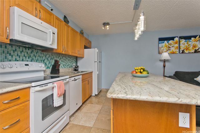 201 Ohua Avenue 2107 Mauka Tower II, Honolulu, HI 96815