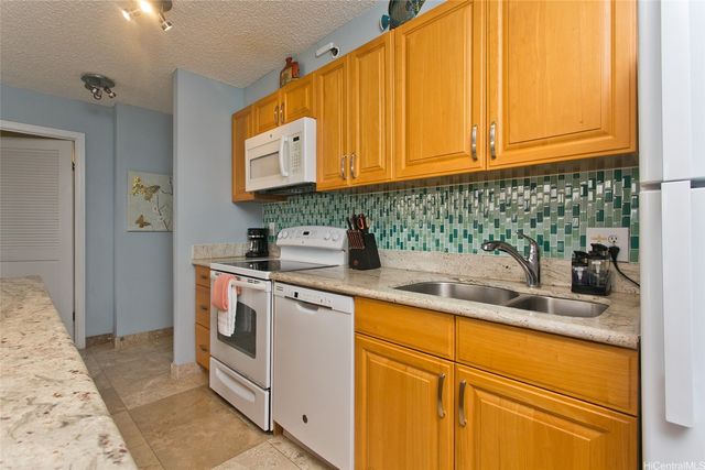 201 Ohua Avenue 2107 Mauka Tower II, Honolulu, HI 96815