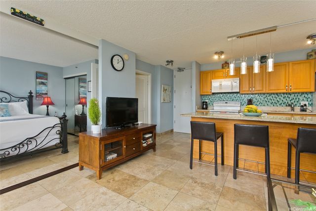 201 Ohua Avenue 2107 Mauka Tower II, Honolulu, HI 96815