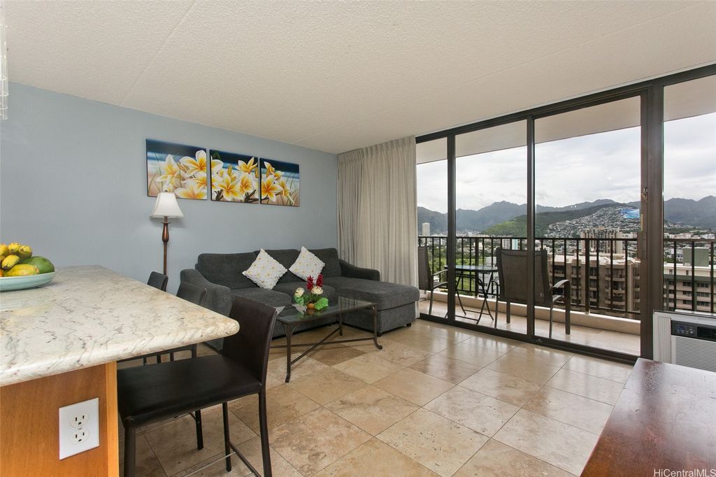 201 Ohua Avenue 2107 Mauka Tower II, Honolulu, HI 96815