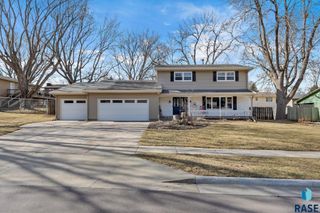 2705 W 31st St, Sioux Falls, SD 57105