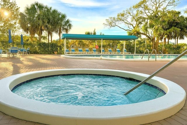 4001 Hillcrest Drive 407, Hollywood, FL 33021