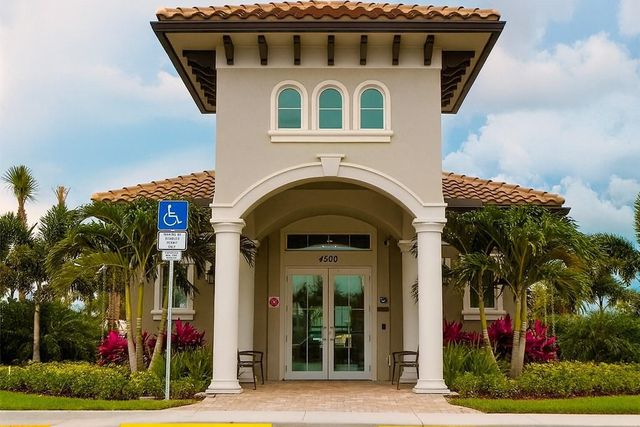 4001 Hillcrest Drive 407, Hollywood, FL 33021