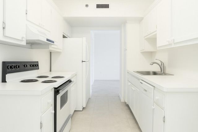 4001 Hillcrest Drive 407, Hollywood, FL 33021