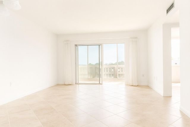 4001 Hillcrest Drive 407, Hollywood, FL 33021
