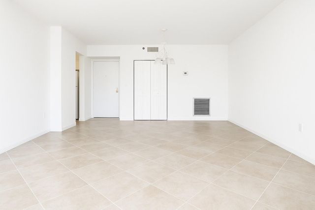 4001 Hillcrest Drive 407, Hollywood, FL 33021