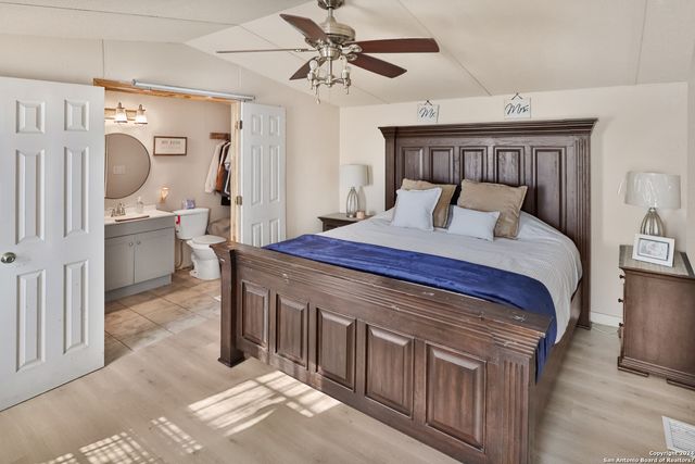 1892 FM 476, Poteet, TX 78065