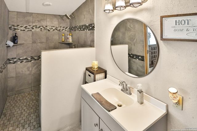 1892 FM 476, Poteet, TX 78065