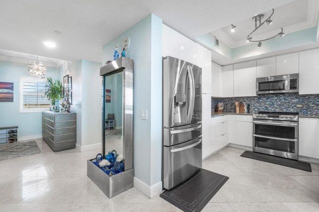 2650 Lake Shore Drive 701, Riviera Beach, FL 33404