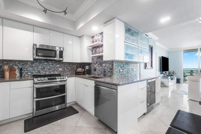 2650 Lake Shore Drive 701, Riviera Beach, FL 33404