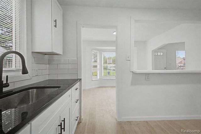 8849 Whitcomb Street, Detroit, MI 48228
