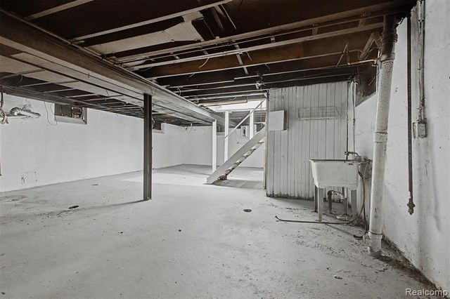 8849 Whitcomb Street, Detroit, MI 48228