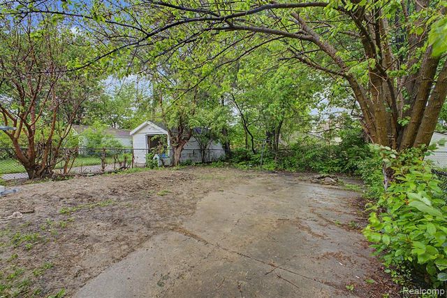 8849 Whitcomb Street, Detroit, MI 48228