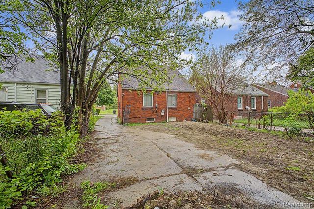 8849 Whitcomb Street, Detroit, MI 48228