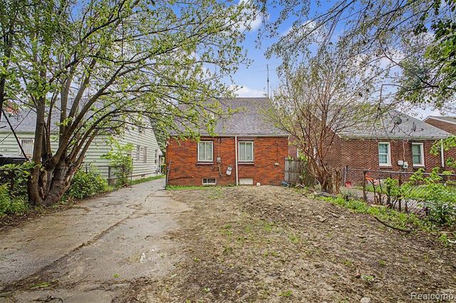 8849 Whitcomb Street, Detroit, MI 48228