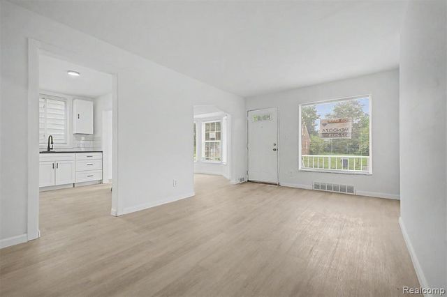 8849 Whitcomb Street, Detroit, MI 48228