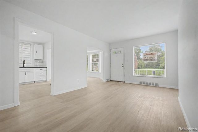 8849 Whitcomb Street, Detroit, MI 48228
