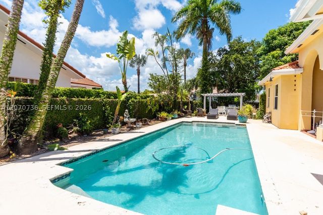 2610 SW 112th Ct, Miami, FL 33165