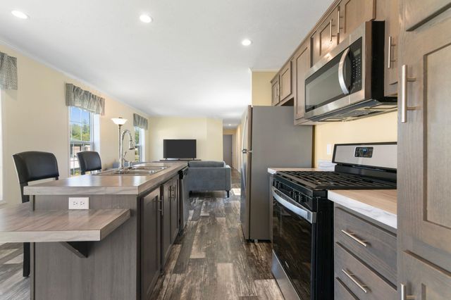 26 Cedar Street, Hinsdale, NH 03451