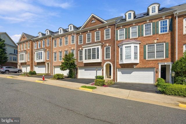 3342 WILTON CREST CT, Alexandria, VA 22310