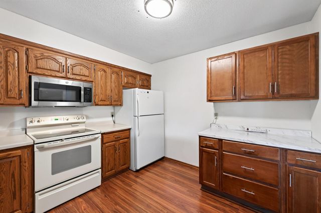 8616 34th Avenue N, New Hope, MN 55427