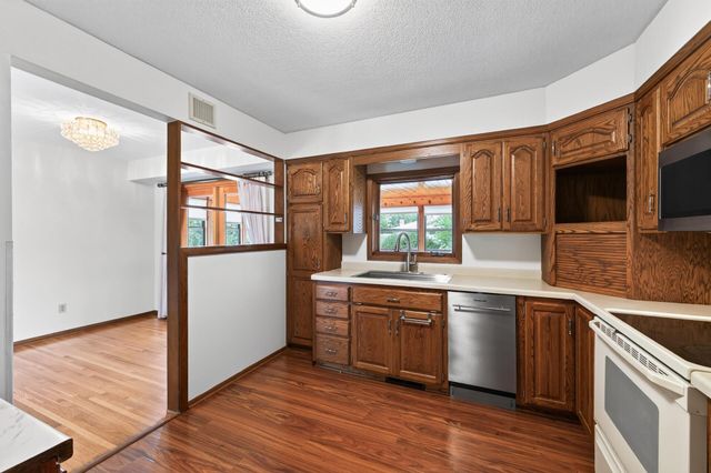 8616 34th Avenue N, New Hope, MN 55427