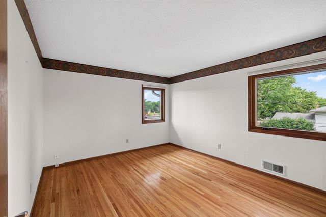 8616 34th Avenue N, New Hope, MN 55427