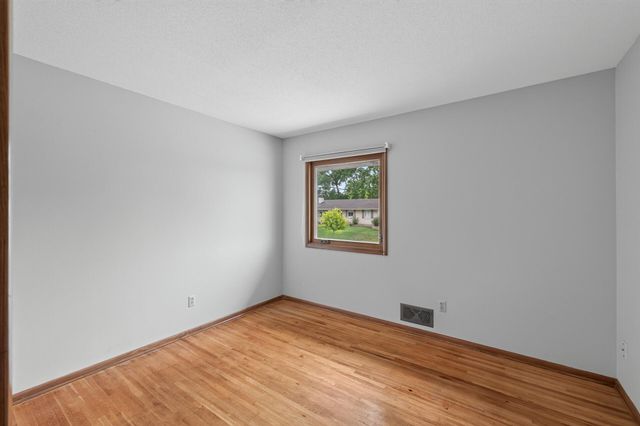 8616 34th Avenue N, New Hope, MN 55427