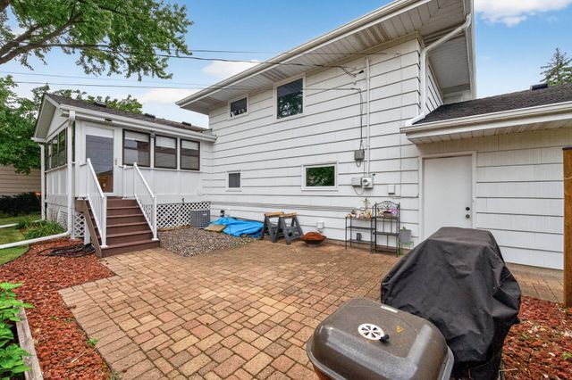8616 34th Avenue N, New Hope, MN 55427