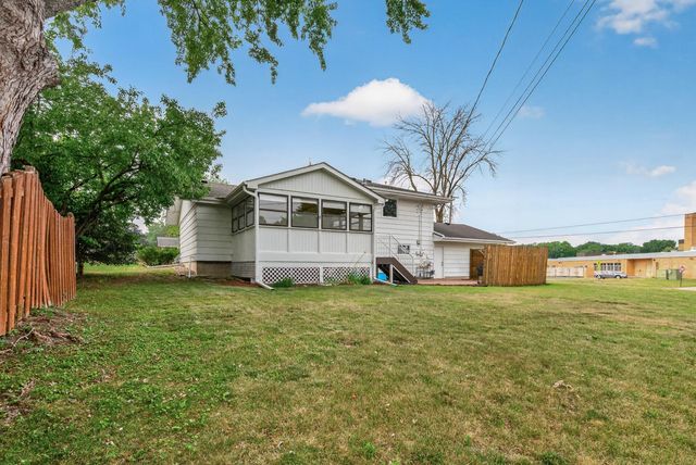 8616 34th Avenue N, New Hope, MN 55427