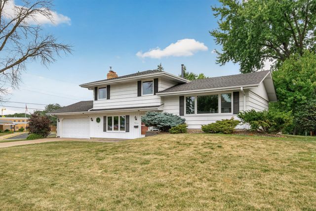 8616 34th Avenue N, New Hope, MN 55427