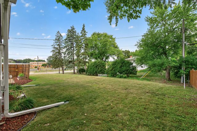8616 34th Avenue N, New Hope, MN 55427