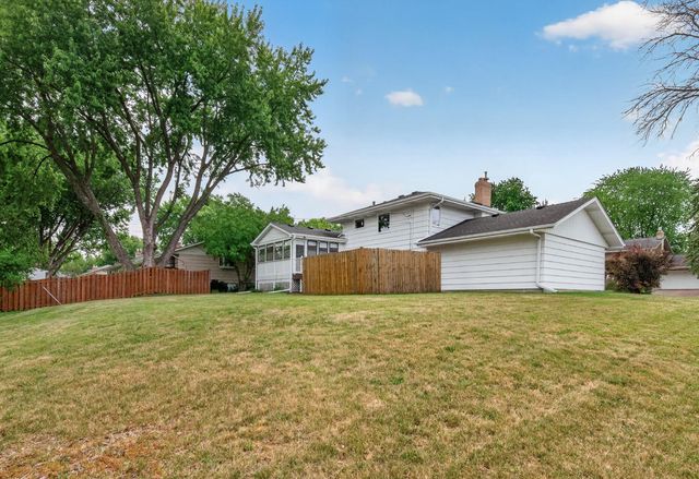 8616 34th Avenue N, New Hope, MN 55427